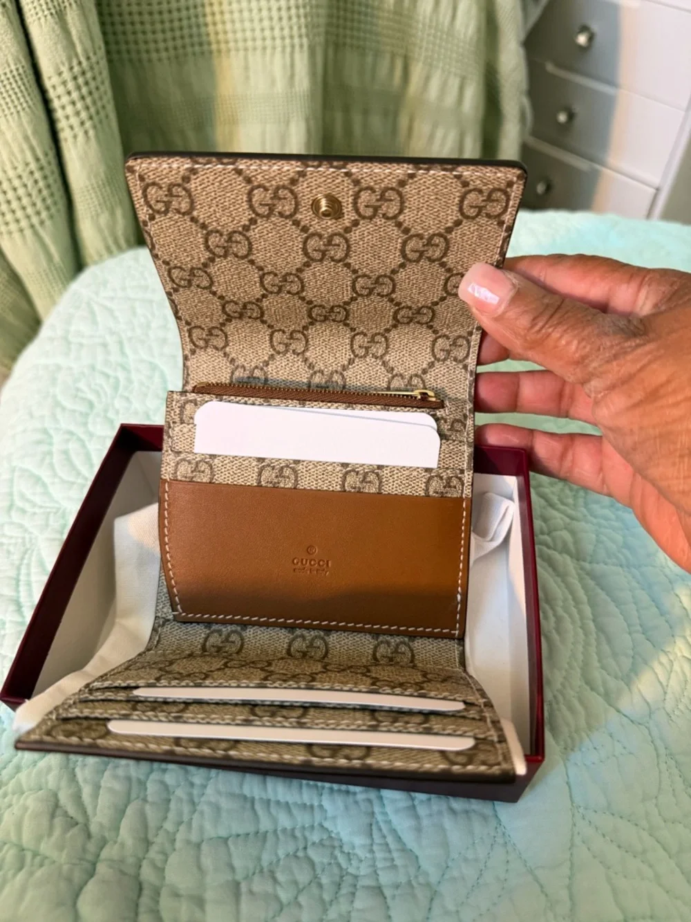 Gucci Brown Leather Compact Wallet with White Stitching - Picture 6 of 12